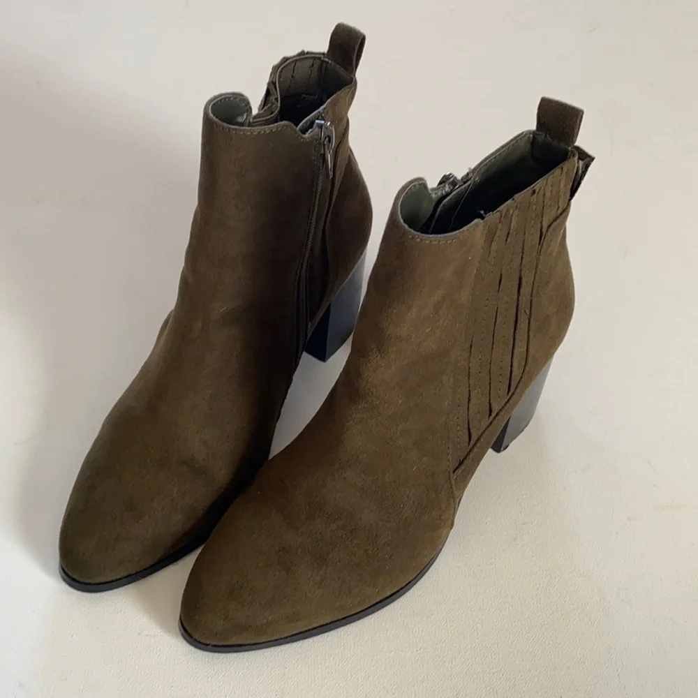 MIA‎ Blocked high-heel hunter green boots, Size 9